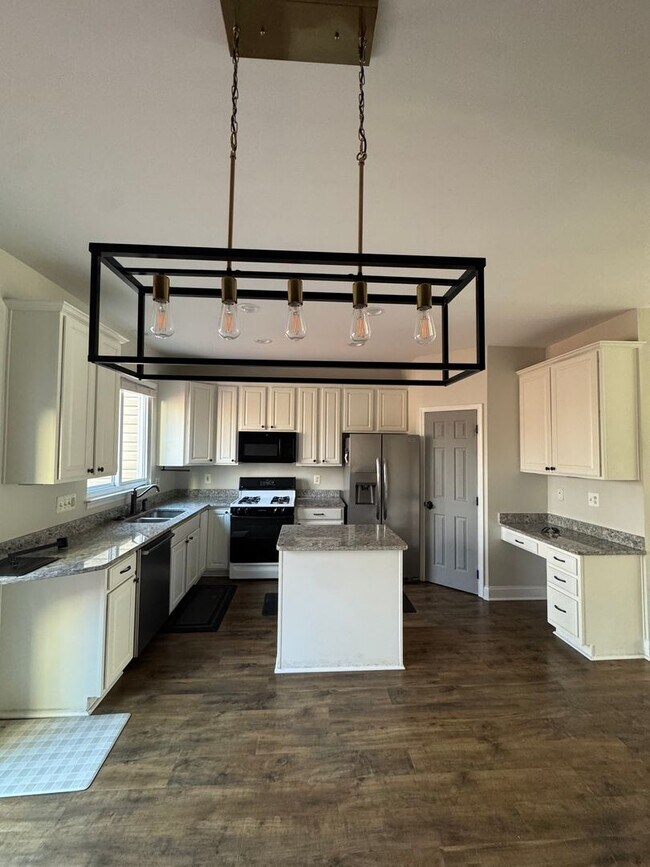 Building Photo - Well-Located 3BR, 2-Full, and 2-Half Bath Townhouse w/ One-Car Garage in Sterling, VA