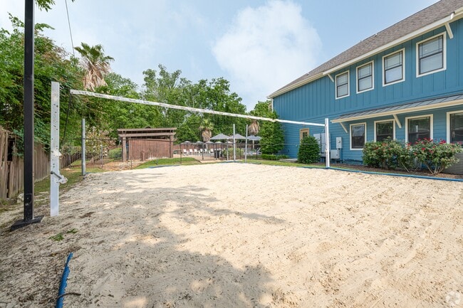 Villas-at-Riverbend---Sand_Volleyball_Court_3_10000 - The Villas at Riverbend