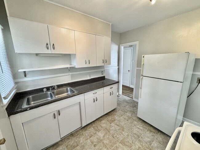 Building Photo - 1068 Railton Rd