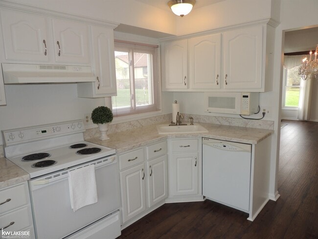 Building Photo - 1600 Stonecrest Dr
