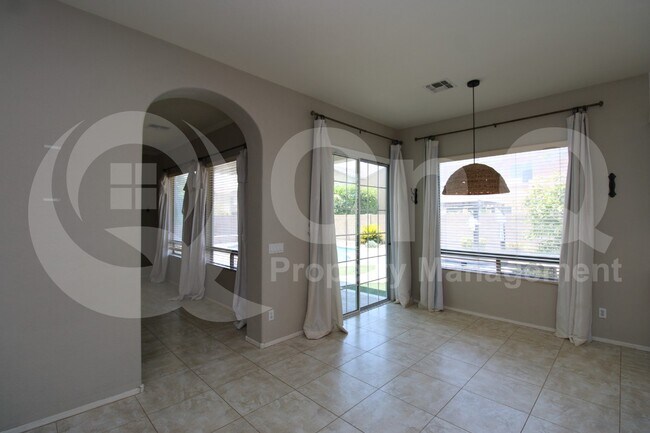 Building Photo - 12908 W Sierra Vista Dr