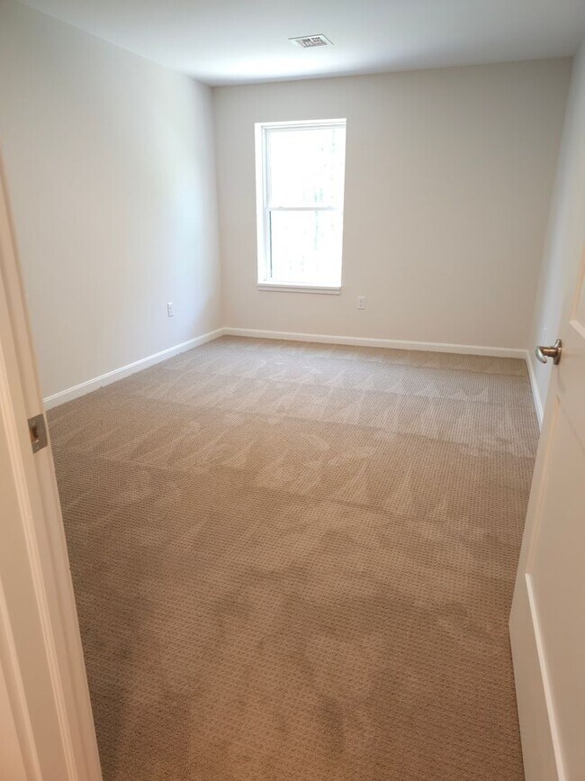 Building Photo - Village at Autumn Pond II: One Bedroom wit...