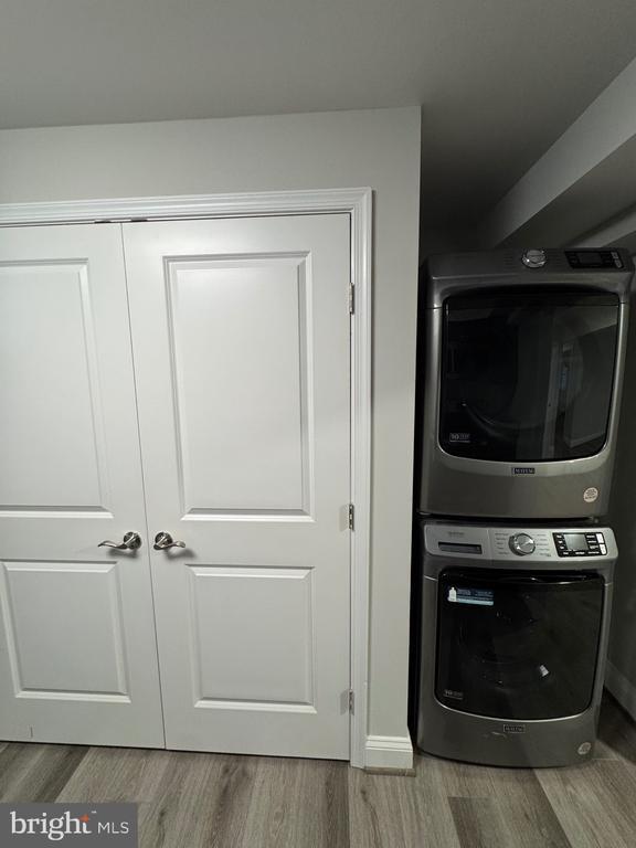 Building Photo - 1103 Llano Dr