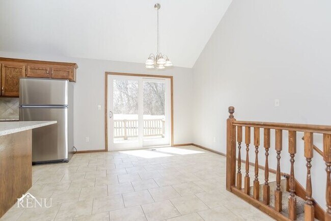 Building Photo - 419 W Sunrise Dr