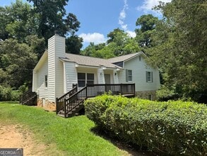 Building Photo - 650 Morton Rd
