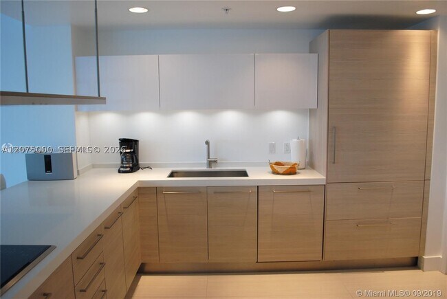 Building Photo - 17301 Biscayne Blvd