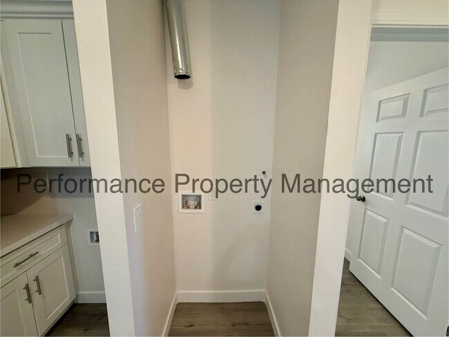 Building Photo - Stunning 3 Bed/2 Bath Home w/ ADU, Solar & $0 Deposit Option