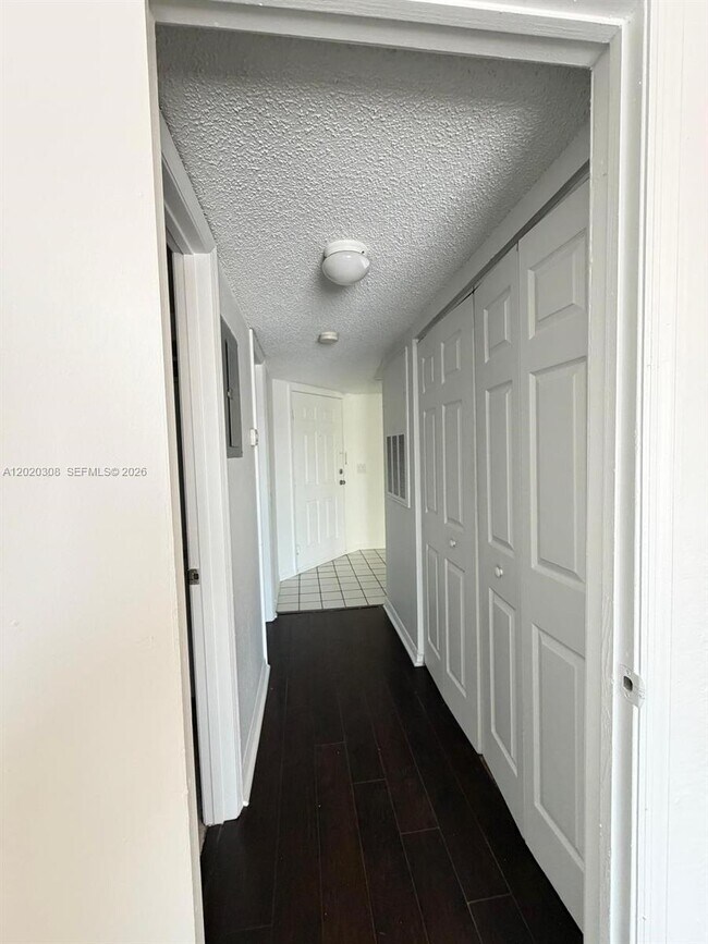 Building Photo - 12950 Vista Isles Dr