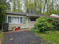 Building Photo - 3 Bedroom House Available July 15, 2026