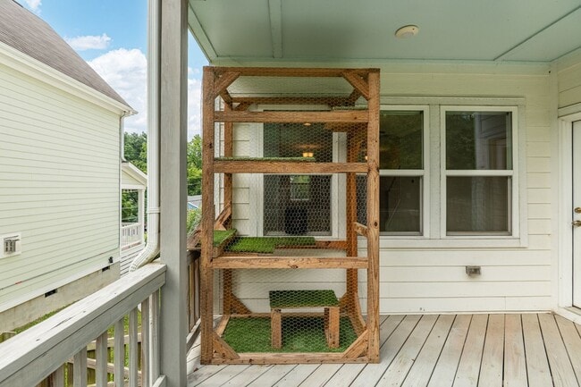 Building Photo - 117 Dunstan Ave