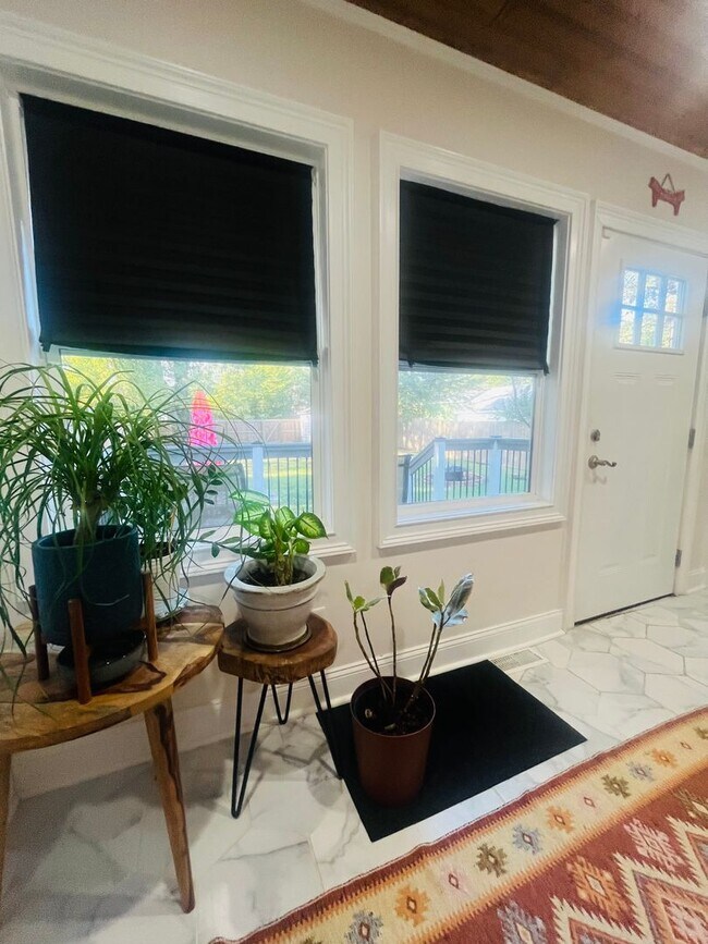 Building Photo - The West Jefferson — Furnished comfort in the heart of Mid-Town.