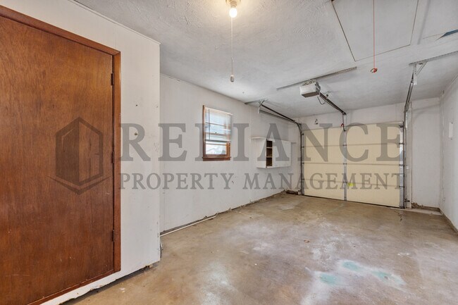 Building Photo - 6505 N Randall Dr