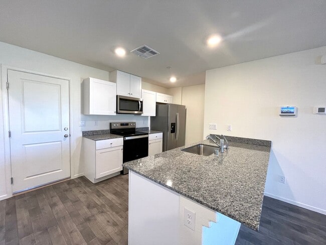 Building Photo - Wonderful 2-story, 3-bed, 2.5-bath home