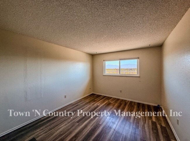 Building Photo - 732 La Mesa Dr