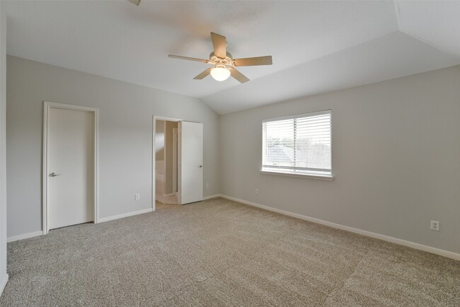 Building Photo - 3231 Stoneydale Ln