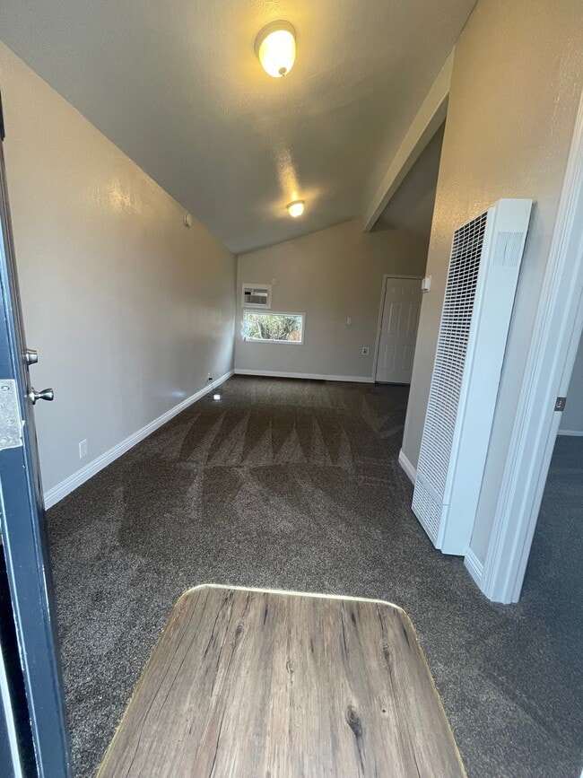 Building Photo - 410-412 S 7th St