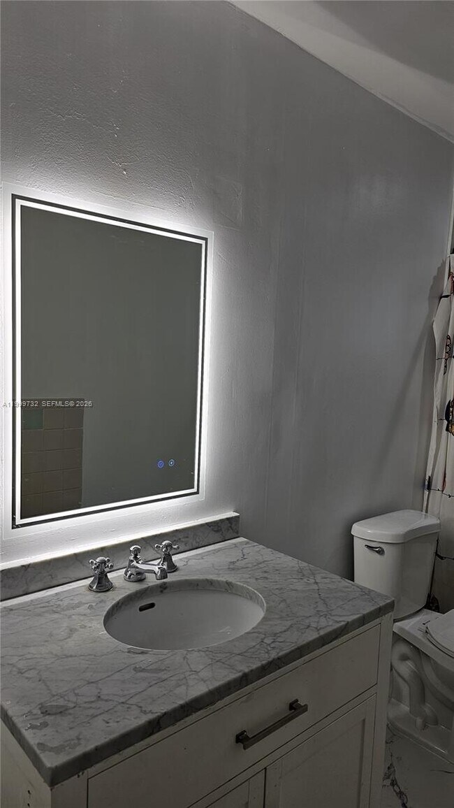 Building Photo - 117 NW 11th Ave