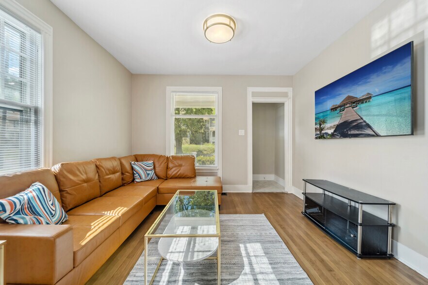 Building Photo - 95 Leroy St