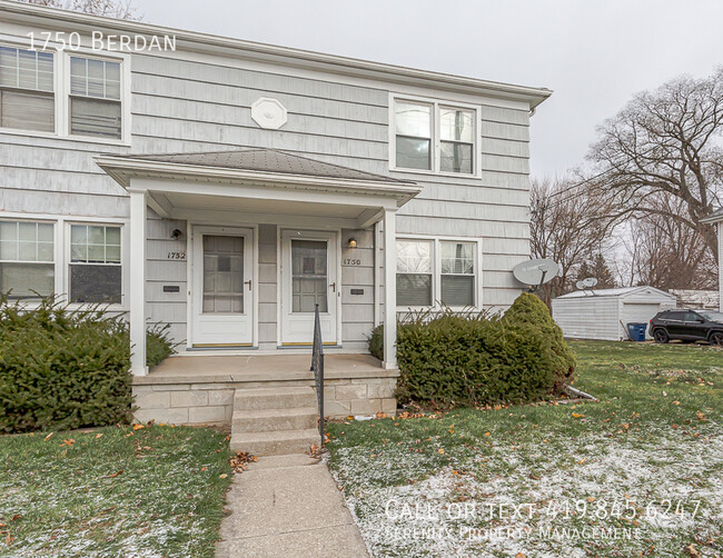 Primary Photo - Sleigh What?! Three Bedroom Unit For Rent ...