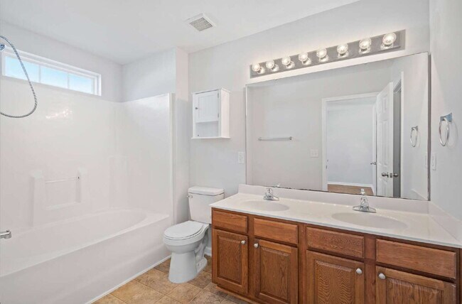 Building Photo - Spacious 3-Bed End-Unit Townhome in Durham