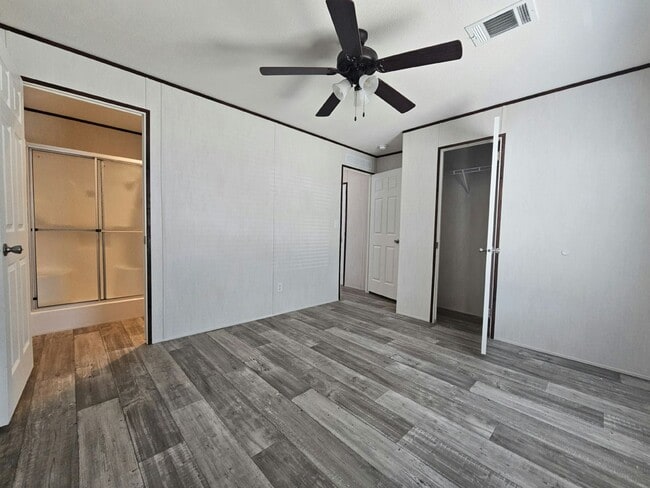 Building Photo - 447 Suwanee Dr