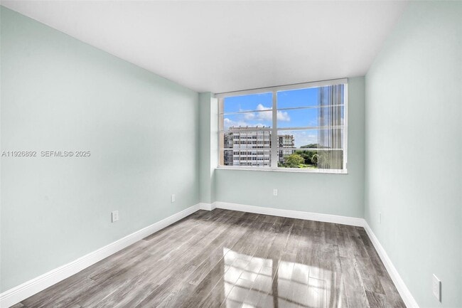 Building Photo - 1000 St Charles Pl