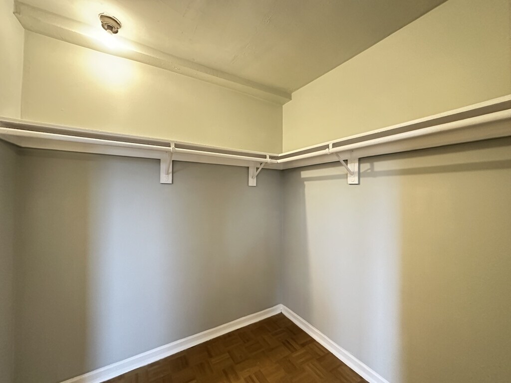 Building Photo - 744 W Belmont Ave