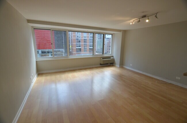 Building Photo - 211 E Ohio St