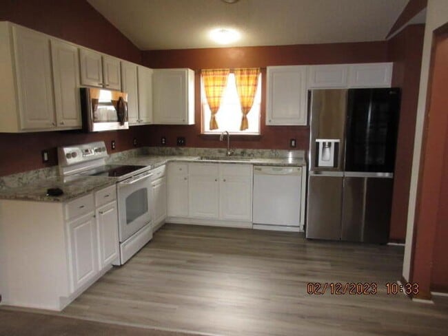 Building Photo - 2025 Catline Cir