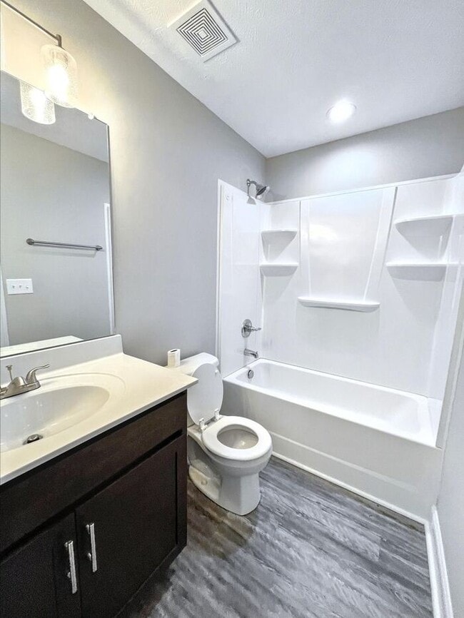 Building Photo - Charming 3-Bed, 3-Bath Townhouse Just Minu...