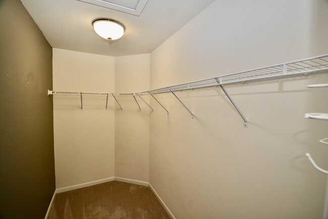 Building Photo - 2953 Madison Dr