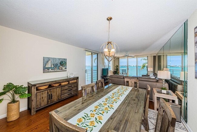 Building Photo - 6105 Bahia Del Mar Cir N