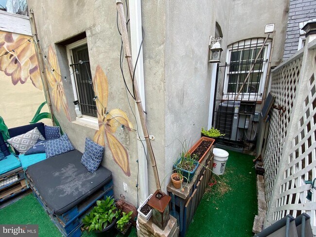 Building Photo - 2128 10th St NW