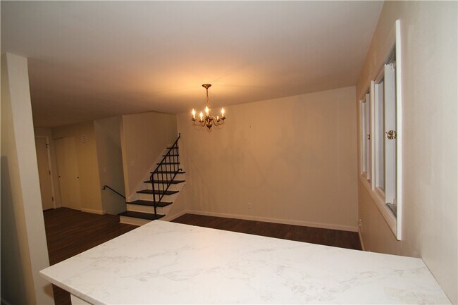 Building Photo - 34 Bright Oaks Dr