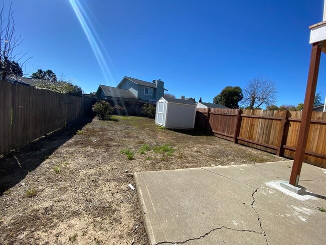 Building Photo - Spacious 5 Bed/4 Bath~