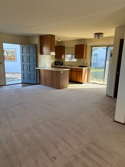 Building Photo - 3433 Surrey Ct