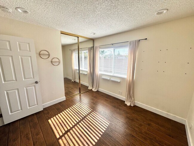 Building Photo - Rare opportunity spacious remodeled Camarillo Home on cul-de-sac with Electricity included!