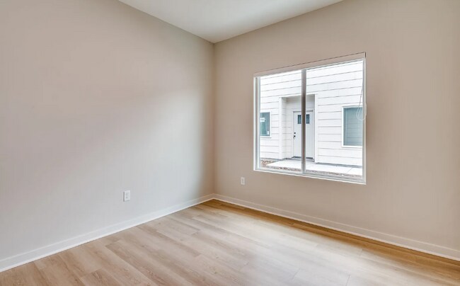 Building Photo - 184/86 N Mendocino St