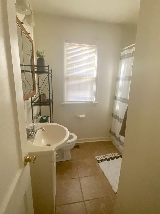 Building Photo - Cozy Cape Cod - Minutes to TBS (Quantico) over half an acre!