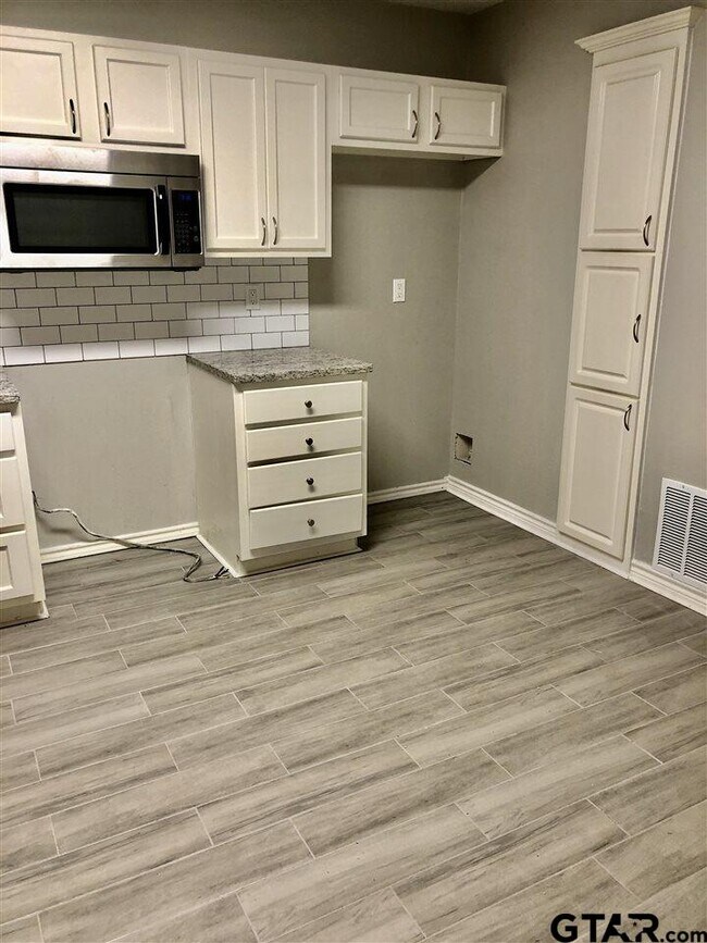 Building Photo - 1619 Timber View Dr
