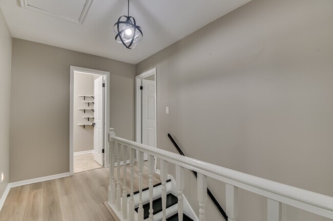 Building Photo - 454 Windtree Pl