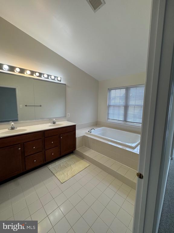 Building Photo - 25192 Whippoorwill Terrace