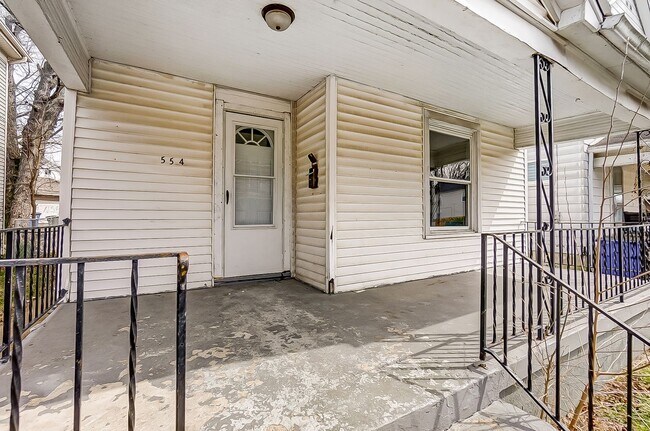 Building Photo - 2 Bed in Dayton- MOVE IN SPECIAL! Second Month Free if Moved in by April 15th!