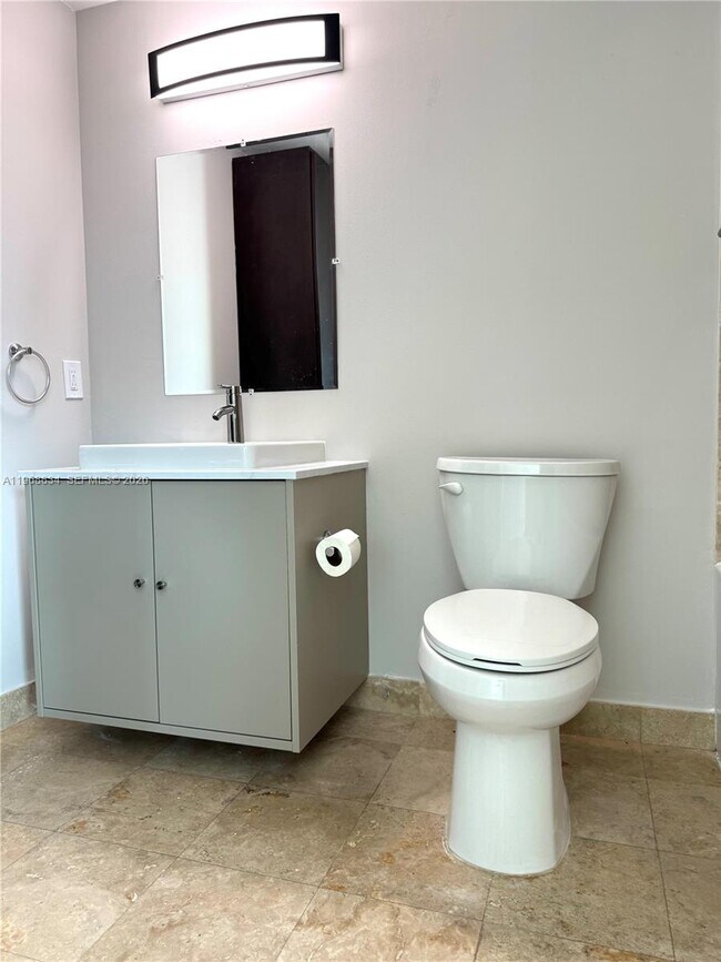 Building Photo - 350 S Miami Ave