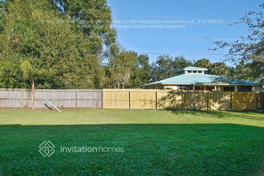 Building Photo - 2317 SW Fern Cir