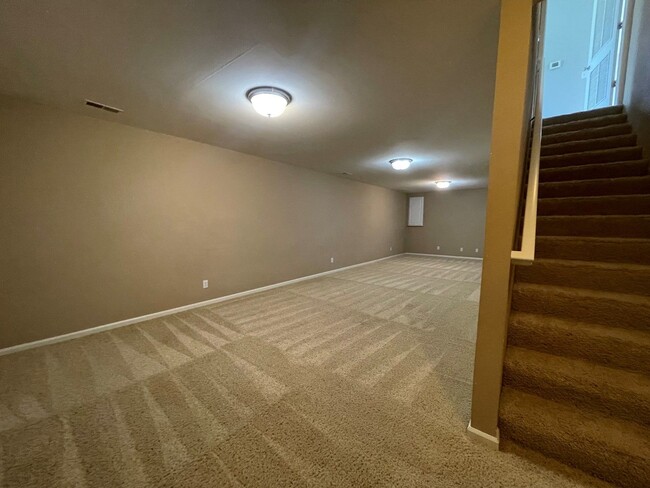 Building Photo - 4 Bedroom Home For Rent In Papillion!!