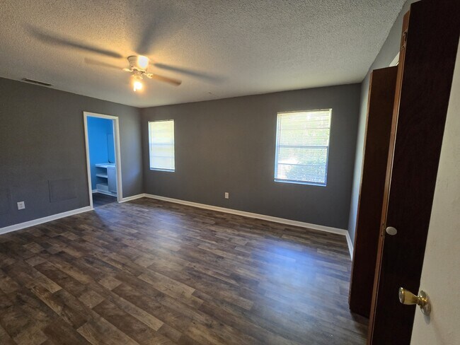 Building Photo - 408 S Orange Edwards Blvd