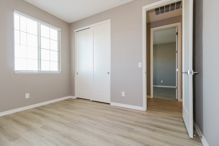 Building Photo - 21051 W Almeria Rd