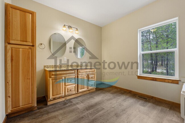 Building Photo - 4-Bedroom 2-Bathroom Home with Attached 2-Car Garage Available in Blanchard!