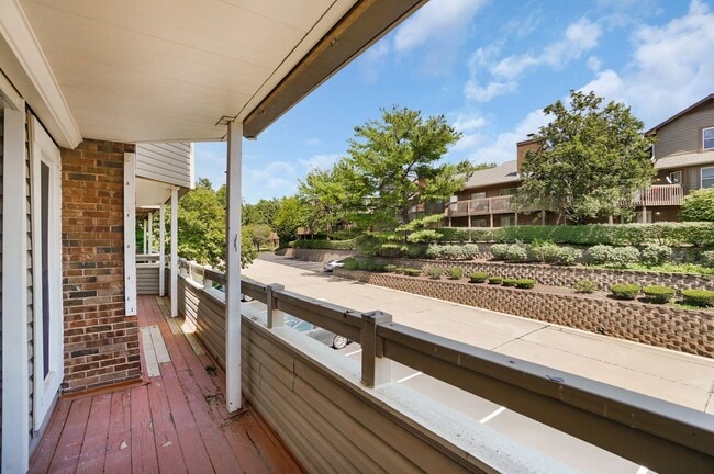 Building Photo - Spacious 2-Bedroom, 2-Bath Condominium in ...